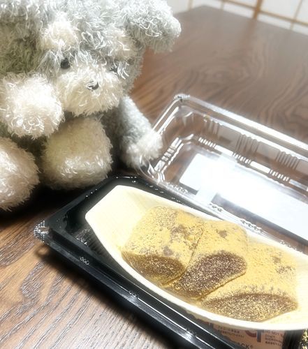 おいしそうなわらびもち♪︎
しゅなも、たべれるかな？