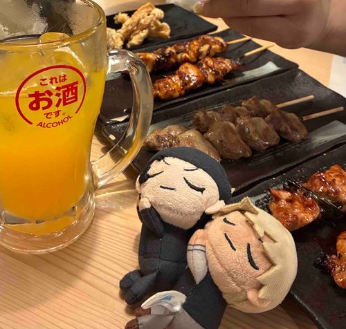 鳥だ！
貴族っぽいだ！
おとなのオレンジジュースだ🍊

「おつかれさまでした！🍻」