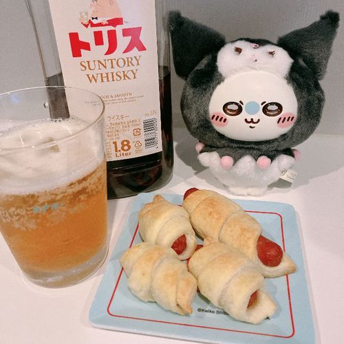 ウインナーパイ焼けた！
コショウをむちゃくちゃに効かせたトリスがのどにきくぅ〜🤘