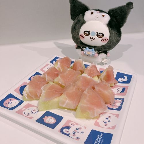 生ハムメロンを作った！
モモは別々で食べたほうがいいと思った！🍈
