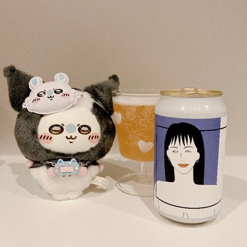 目がイッてるネェちゃんのオッパイぽろりんちょビール🍻