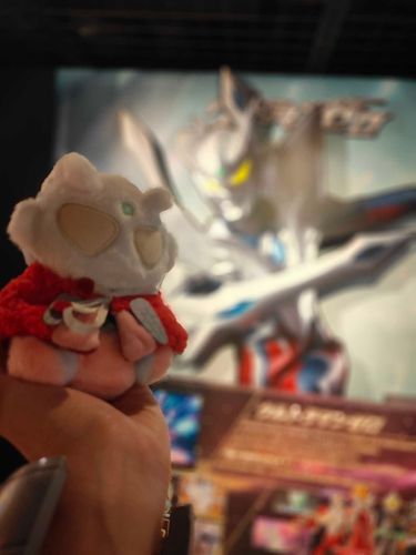 横浜のウルトラマン60周年イベントで俺の展示を撮った写真だが、背景がぼやけてやがった････
やぬしもまだまだだな