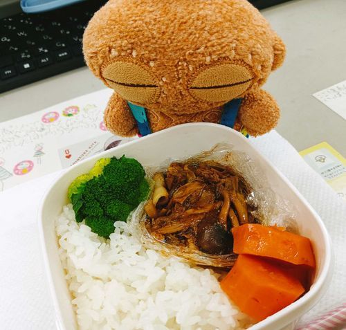 今日はたまごやき無いぽちゃ〜。。
黄色がないと、元気出ないぽちゃよご主人〜。。めそめそ