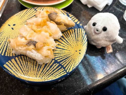 お嬢さん、朝ですよ！
昨日お寿司食べたんだから頑張りましょう？ほら、起きてください！