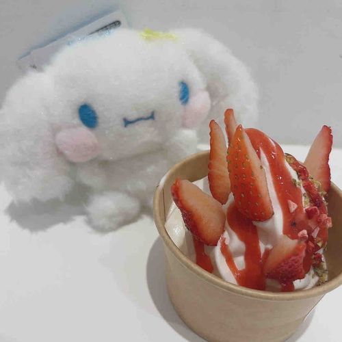 ケーキの代わりだって！
おいしいŧ‹”ŧ‹”( "´༥`"  )、、、、ちょっと、さむい、かも(´・ω・｀)