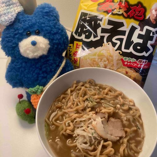 昨日自炊用に買い物行ったけど
どうしてもクサイわしわし麺が食べたくて………このあとご飯ととろけるチーズ入れて大満足してしまいました