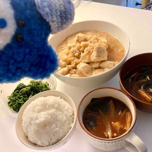 今日はちゃんと料理したのだ
映えない鶏みぞれ煮
わかめ味噌汁
ほうれん草のおひたし