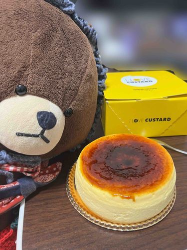 ケーキをひとりじめしちゃった🍰
おともだちにもひとくちだけおすそわけしてあげたからほめて！