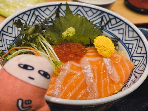 サーモンといくらってなんでこんなに美味しいんだろう😋