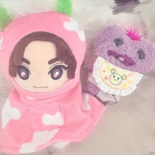 よだれかけをかってもらったよ。たいがくん、さっそくおきがえしてたけどきついらしい。もんくいってる。