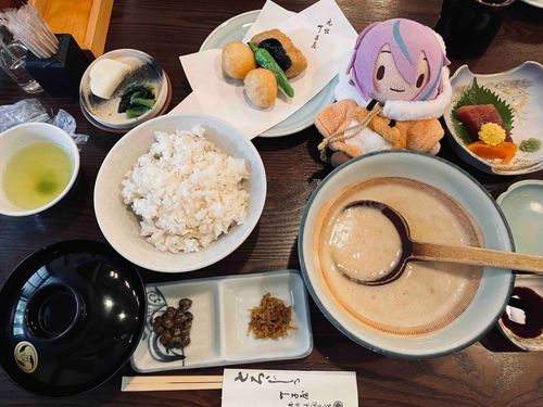 自然薯とろろ汁のお店でとろろランチ

るいぬいとおなじくらいもちもちのおかべ揚げ、美味しかったです