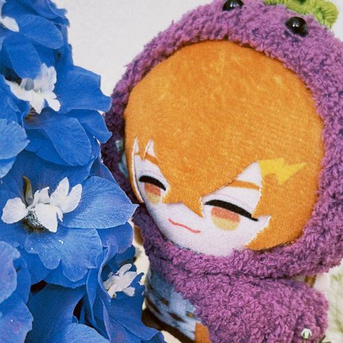 ひしっ……