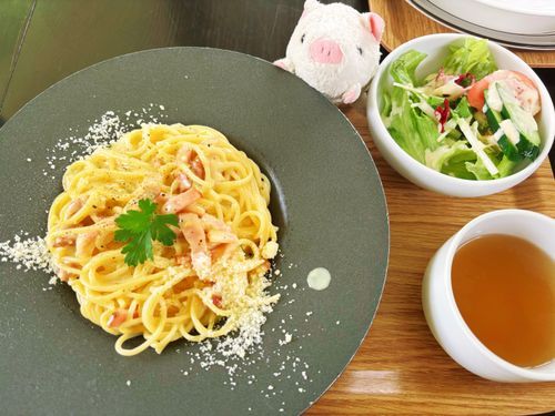 昨日のお昼ご飯。カフェでカルボナーラ🎶