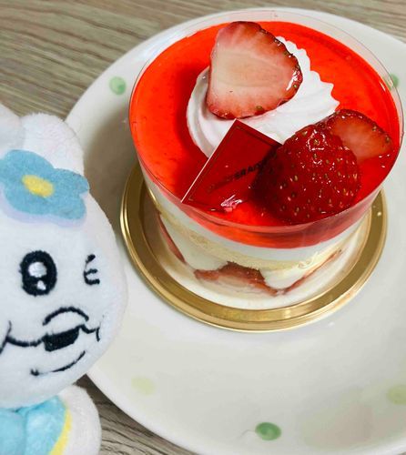 いまの時期、いちごのデザートたくさんちゃむね〜！！ケーキおいしかったちゃむ〜(*´∀｀*)♡♡♡