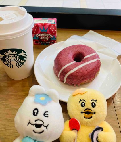 だいすきなスタバちゃむ♡
ドーナツとコーヒーは最高のお供ちゃむね！！！ちゃむとまろとおなじちゃむ〜〜〜！！（＾ν＾）✨