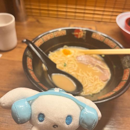 シナモン一蘭だよ🍜。
主は食欲に忠実で最初の記念写真をど忘れしていました。
そんなあきれた顔して見ないでおくれ。。。