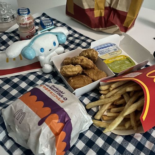 華金だよシナモン。
🍟の塩分過多で口内炎できたのもいい思い出だね