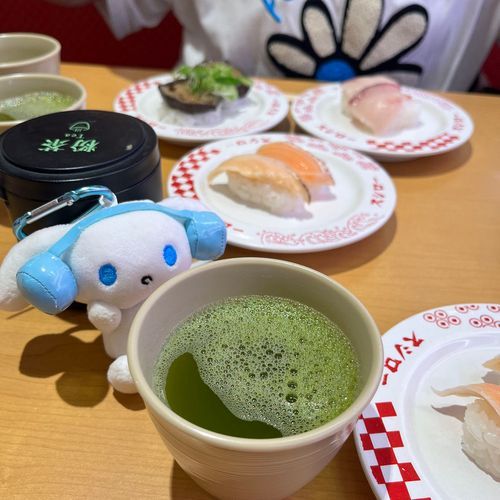 かなり過去のお寿司会🍣
5杯くらい緑茶飲んでたね🍵