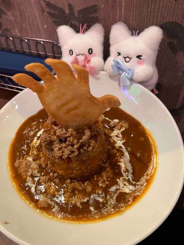 まるまる「マドハンドくんのカレーライスなの〜」
まるまる「なでなでされたいの〜♪」