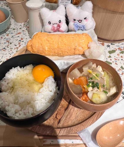 まるまる「きれいなたまごやきなの〜」
まるまる「しあわせがつまってるの〜♪」