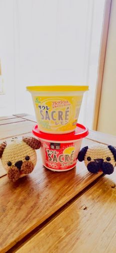 暑いですね〜💦🐶💦🐶
セブンでサクレの
レモン味🍋と
コーラ味を買ってきたよ🐶🐶
