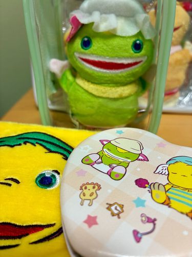 お出掛けのときに持ち歩くポーチとミラーだよ
大事に使うね