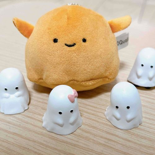 おばけちゃんたちにかこまれちゃった！