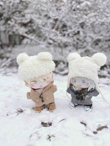 ねこごろしくん、みて！ゆきだよ！

ゆき、しろくてふわふわでつめたいにゃ！