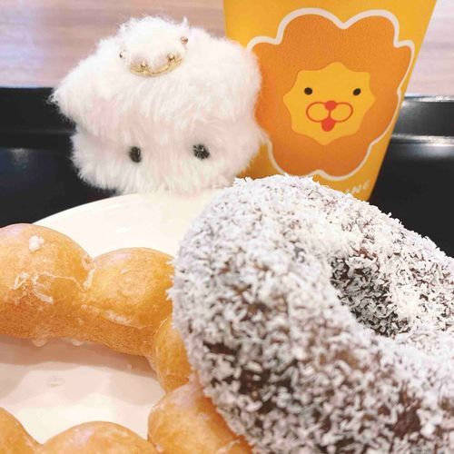 ライオンと一緒にドーナツの視察