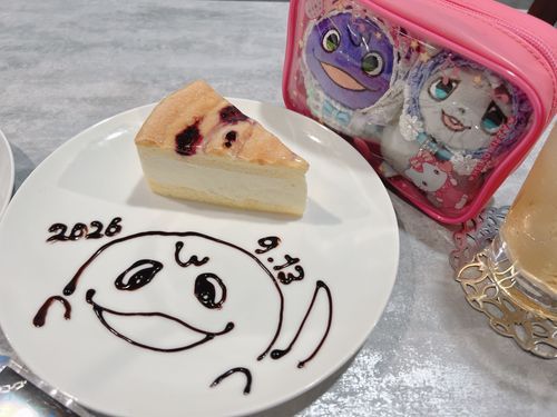 可愛く描いてもらえて良かったね。
食べるのは私が代わりにしとくね。
そんな顔しないよ。
