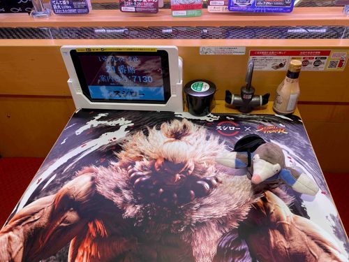 ストリートファイターコラボです。
ぼくのいちばん好きな豪鬼のテーブルで、うれしいです！