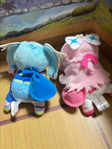 🩵「宝石を入れてポーチを持ってみました！」
‎🤍「私たちが持ちやすいサイズで良かったね！」