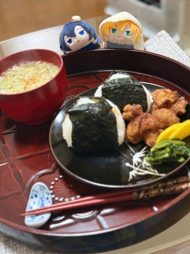 なかみは　すじこ　と　えびてん
うまかった

もちんば