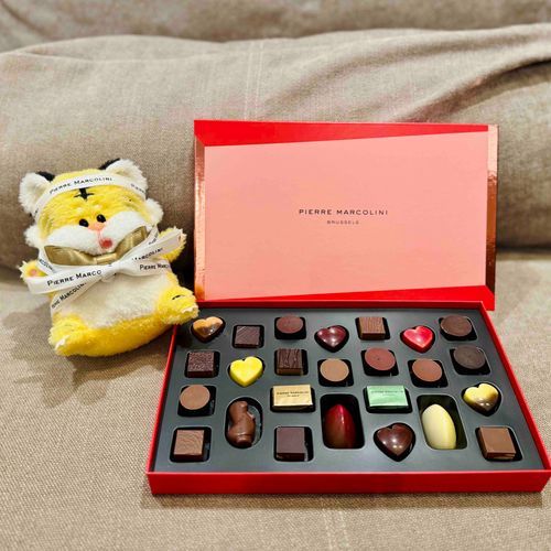 ピエール マルコリーニのチョコを食べたよ🐯もうほんとにおいしすぎる…！🤩お高いからちょっとずつ食べたいけど、手が止まらない🍫😋