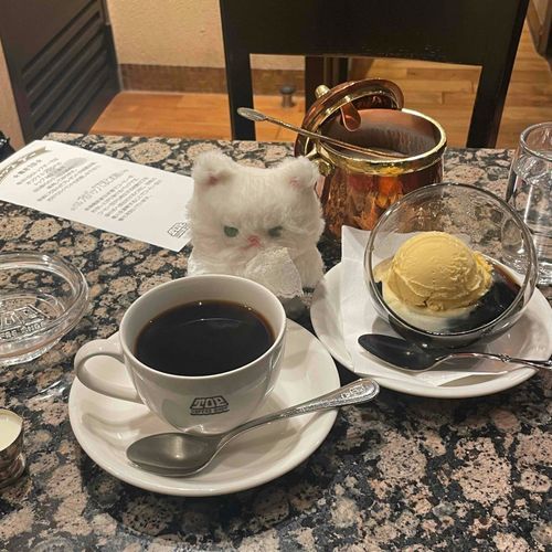 いつにも増して睨んでるね