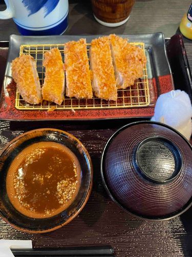 トンカツに釘付けなちっこらさん