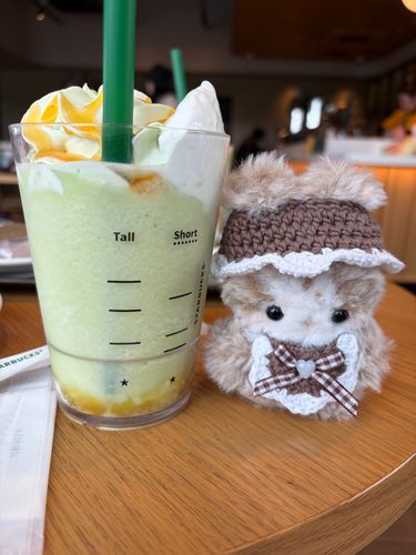 この間、スタバに行ったよ！

メロンフラペチーノ飲んだよ！
美味しかったぁー😋