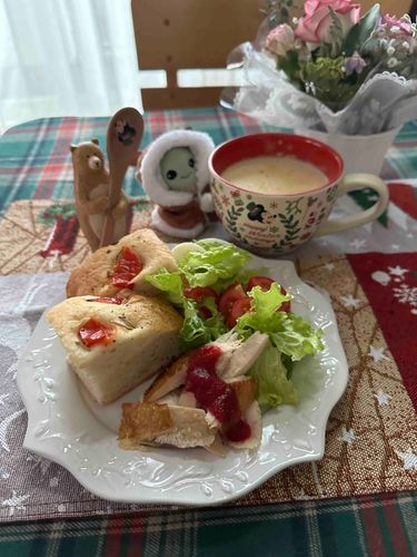 クリスマスごはんの残りで
ランチプレート 🎄🎅💚