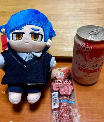 今日の主のおやつ。
モクテルをひとくちもらった。桃味がして美味しかった。たまに飲むサイダーの爽快感は癖になりそうだ....。(オノノ)