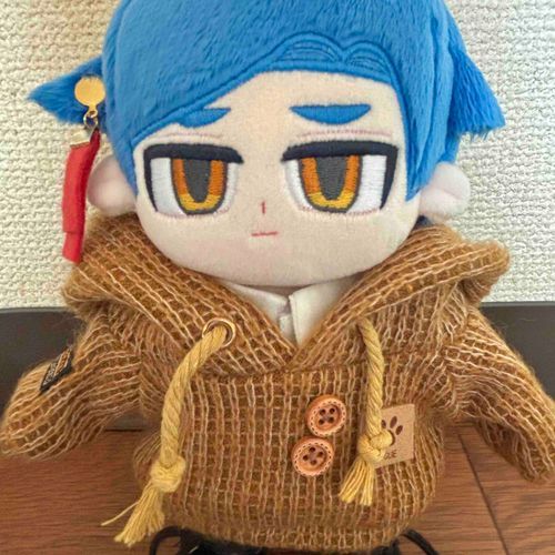 主が新しい服を買ってくれた。どうやら、ここでできた友人からもらったアドバイスを参考に、前から気になってたテイストの服を試したらしい。少しサイズは大きいが、ゆったり着れるのも良いものだ。(オノノ)