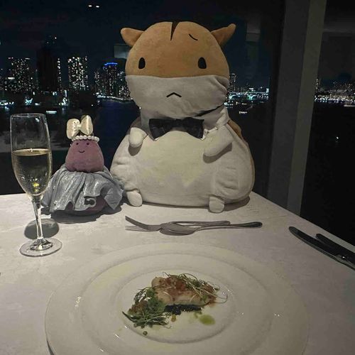 ねずみと申します！(ねずねず)
僕は今年は7歳になりました。
実家は中国四川省で、飼い主は日本に留学して就職することで今東京に住んでいる(ねず)。
妻はなすちゃんで、娘は梅ちゃんという小さいハムスターとなる！
友達を作りたいです^ _ ^皆よろしくね