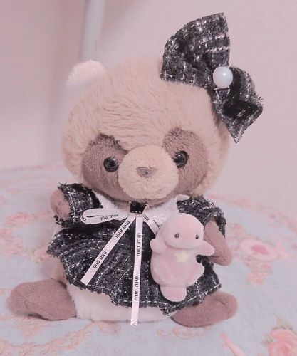 きなこのおうち✨️🌼に
らっこのあかちゃん🍼の
ばななちゃん🍌🌟が きたんだよ〜💛
とってもちいさくて かわいいさんなんだよ💛🌼