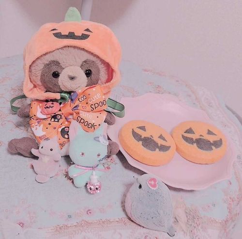 じゃ〜ん✨️！
かぼちゃきなこと かぼちゃくっきーなんだよ🎃💛
かぼちゃくっきー しっとりしててあまくて
きなこめろめろになっちゃったんだよ🎃🍪