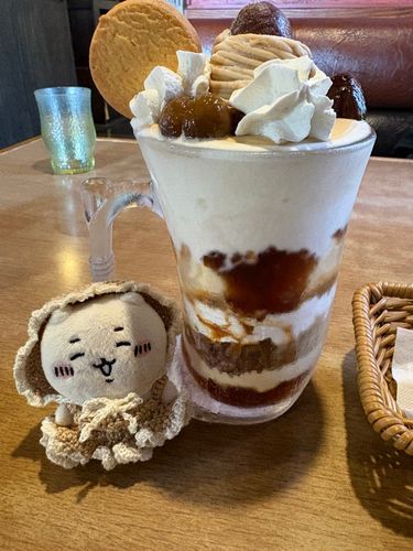 でっかいパフェうまうま