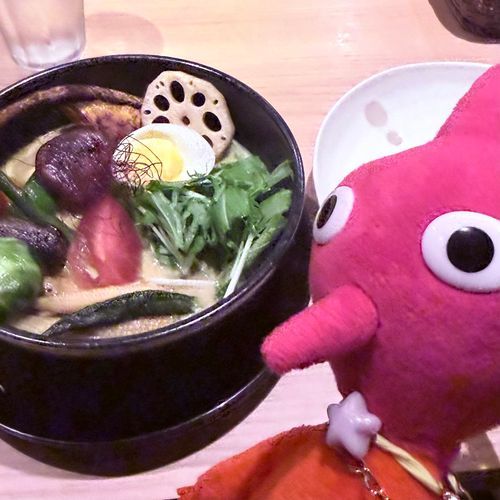 ⁡カレースープと赤ピちゃん