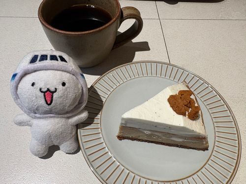カフェでチルだよ！アールグレイチーズケーキ、紅茶好きにはたまらなかったよ〜！！！🍰☕️