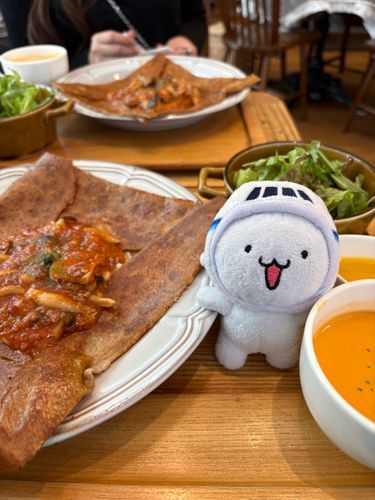 ぬい生ではじめてガレットを食べました！！もちもちクレープ生地とトマト系のマリアージュが美味しかったです！