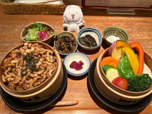 大阪の夜は蒸籠蒸しのお店に行ったよ！野菜も獲れるし、穴子の蒸籠蒸し美味しかったよー！
