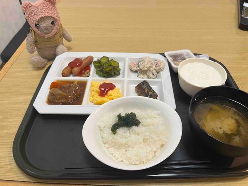 ホテルの、朝ごはんバイキング‼️🐰
ママの盛り付けとってもてんさい🐰