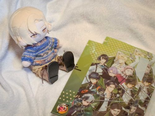 アイスを買うともらえるクリアファイルだよ。
江の皆が写っているね。
主はアイスがたくさん食べられて嬉しそうだよ。